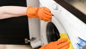 Czym czyścić pralkę zamiast octu? Ten środek jest skuteczny i bezpieczny 