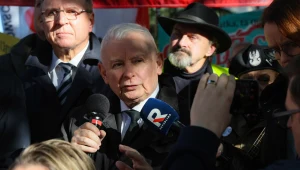 Kaczyński grzmi o "ataku" w pobliżu TK. Policja: Nóż ukryty pod kurtką