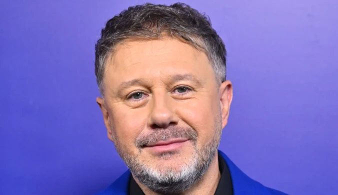 Tak mieszka Andrzej Piaseczny razem z partnerem i mamą. Różowa willa w malowniczej wsi u stóp gór