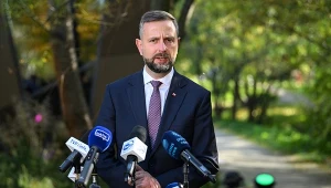 "W pełnej gotowości, jeśli będzie decyzja". Szef MON mówi o "trudnej nocy"