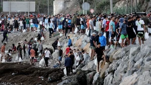 Migranci z hiszpańskiej Ceuty