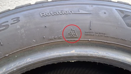 W niektórych krajach samo oznaczenie M+S nie wystarczy zimą. Trzeba również mieć na oponie symbol alpejski