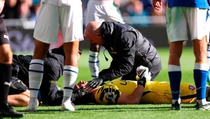 Niepokojące sceny w Premier League. Martinez opuścił boisko na noszach