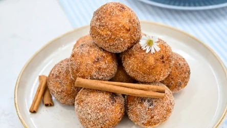 Minipączki twarogowe w cukrze cynamonowym