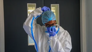 Ebola zdobywa nowe tereny. Przedostaje się drogą powietrzną