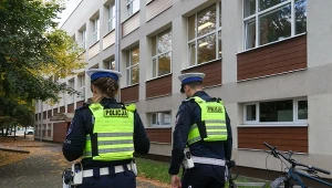 Wzmożone patrole policji przed szkołami. Reakcja służb na falę przemocy