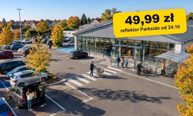 Klienci z zakupami na parkingu przed sklepem Lidl w słoneczne jesienne przedpołudnie
