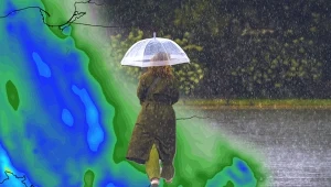 W czwartek z zachodu nadciągnie front atmosferyczny, za sprawą którego do Polski wrócą ulewy i zrobi się zdecydowanie chłodniej