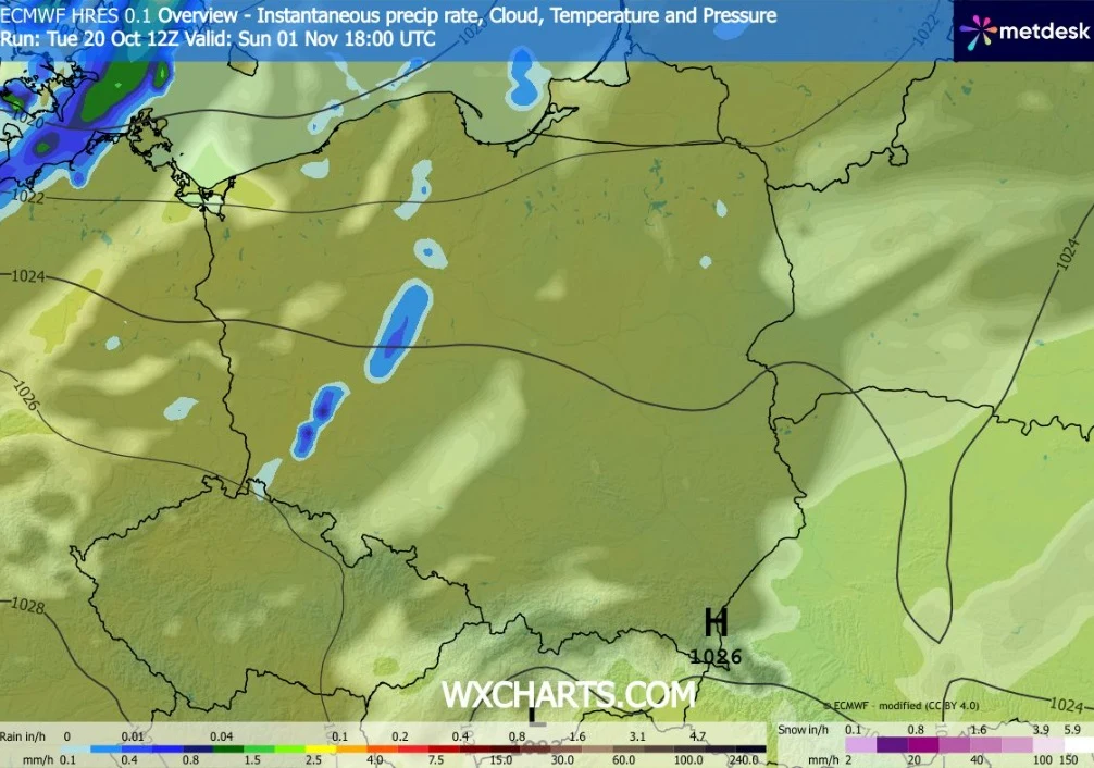 Mapa pogodowa Europy Środkowej z zaznaczeniem stref opadów w odcieniach niebieskiego, dominacją wyżu nad Polską oraz obecnością frontu atmosferycznego z opadami na północnym zachodzie kontynentu.