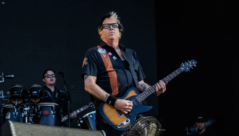 Gitarzysta The Offspring przekazał niepokojące wieści o swoim stanie zdrowia. "Na jakiś czas muszę się wycofać"
