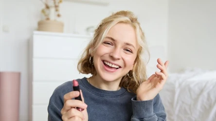 W tym sezonie schowaj maskarę do oczu i postaw na naturalny wygląd