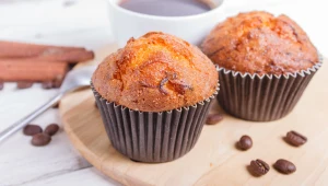 Mieszaj ciasto tylko przez 10 sekund. Te muffiny marchewkowe są jak chmurka