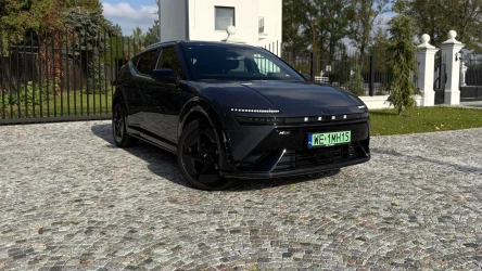 Hyundai Ioniq 3 zwraca uwagę przestronnością, której nie powstydziłyby się większe modele.