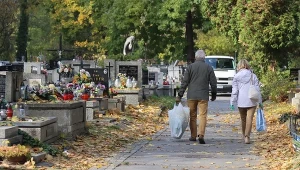 W 2026 roku Wszystkich Świętych wypada w niedzielę. Czy należy się wolne? 