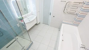 Prysznic czy wanna? Policzyliśmy koszty dla 4-osobowej rodziny