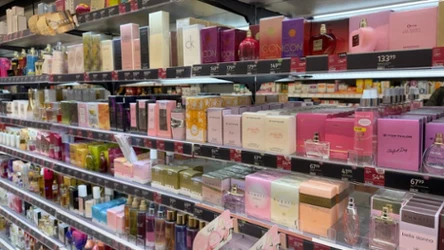 Super-Pharm przecenia markowe perfumy nawet o 35%. Rabanne, Versace i Calvin Klein od 69,99 zł