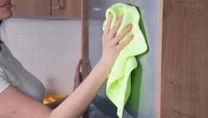 Masz to w kuchni? Pomoże wyczyścić pół domu i jeszcze odświeży lodówkę