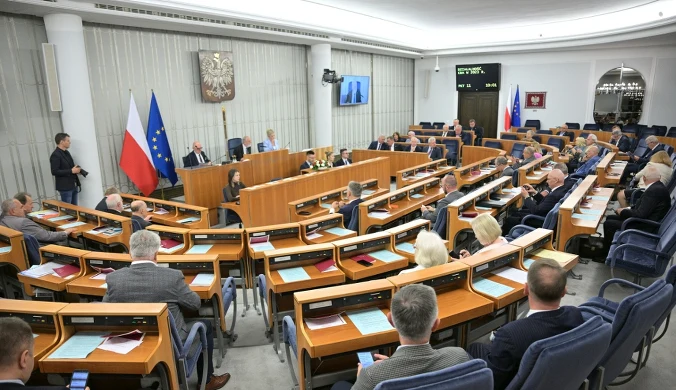Senat przyjął nowelizację podnoszącą akcyzę na alkohol od 2027 roku. Dochody z wyższych stawek zasilą budżet Narodowego Funduszu Zdrowia.