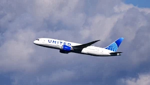 Boeing 777 gwałtownie stracił wysokość lotu. Cztery stewardesy odniosły obrażenia