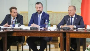 Od lewej: wicepremier i szef MSZ Radosław Sikorski, wicepremier i szef MON Władysław Kosiniak-Kamysz, premier Donald Tusk