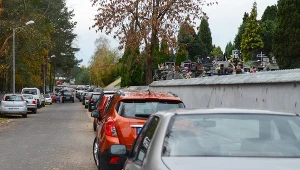 Darmowe parkingi przy cmentarzach w Gliwicach. Gdzie zostawić samochód? Zdj. ilustracyjne.