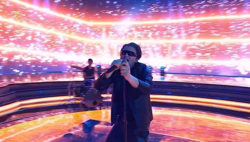 „Twoja Twarz Brzmi Znajomo”: Rafał Brzozowski jako Bono (U2)