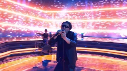 „Twoja Twarz Brzmi Znajomo”: Rafał Brzozowski jako Bono (U2)