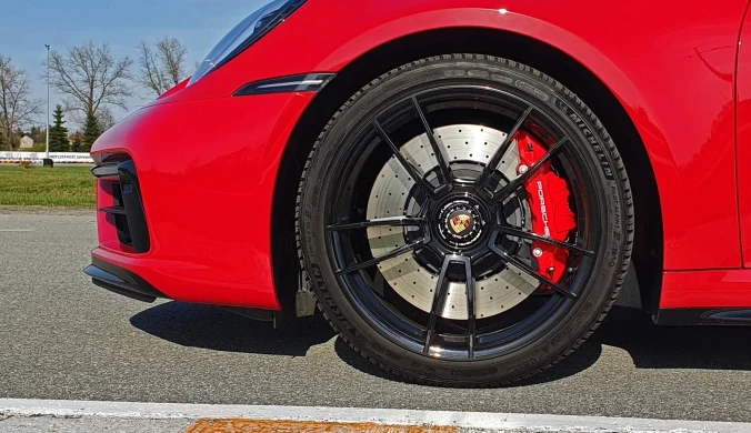 Porsche zakazuje dalszej jazdy swoimi autami. Koła mogą odpaść.