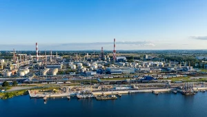 Saudi Aramco rozważa sprzedaż polskich aktywów. Na zdj. gdańska rafineria.