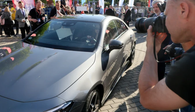 Sławomir Mentzen sprzedaje Mercedesa klasy E Coupe, którym jeździł po Polsce podczas kampani prezydenckiej w 2025 roku