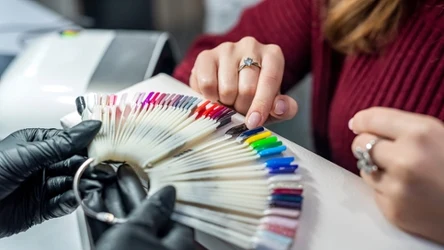 Na jaki manicure postawić jesienią?