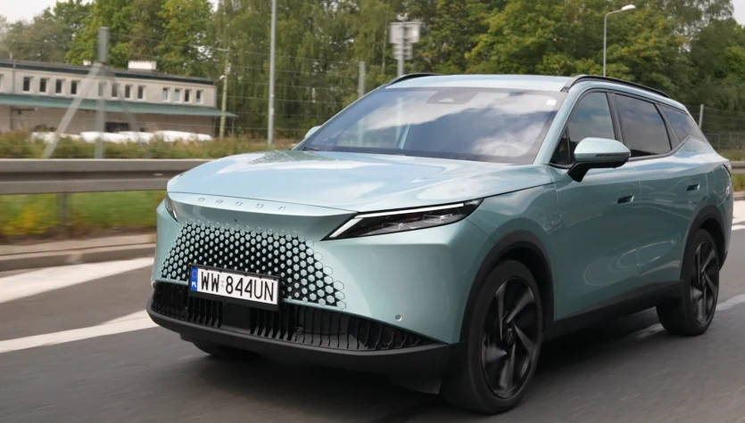 Omoda 7 Super Hybrid za 170 tys. zł. Jeździ jak elektryk, pali jak diesel