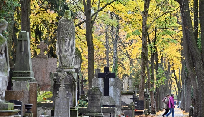 Na polskich cmentarzach znajdziemy mnóstwo symboli 