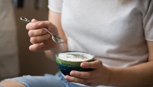 Odłamki szkła w deserze. Wycofanie ze sprzedaży w Polsce. Wydano alert