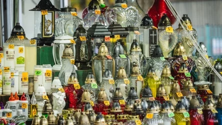 Producenci zniczy ujawniają, co dzieje się z cenami