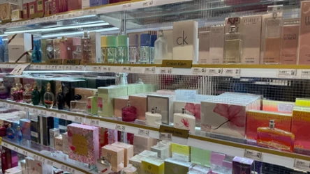 Rossmann przecenia markowe perfumy nawet o 200 zł. Armani, YSL i Carolina Herrera taniej