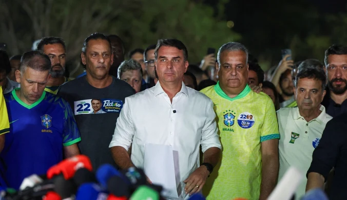 Flavio Bolsonaro podczas przemówienia po przegranej w wyborach prezydenckich