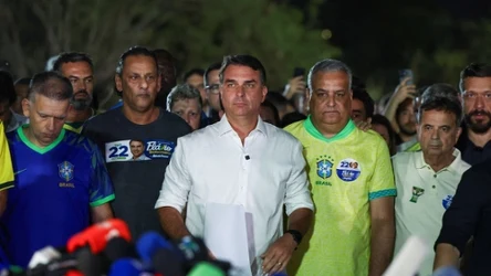 Flavio Bolsonaro podczas przemówienia po przegranej w wyborach prezydenckich