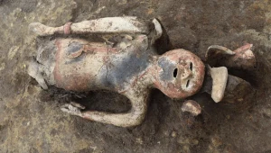 Tajemnicza kobieta sprzed 1500 lat. Jej figurę znaleziono w fosie starożytnego grobowca