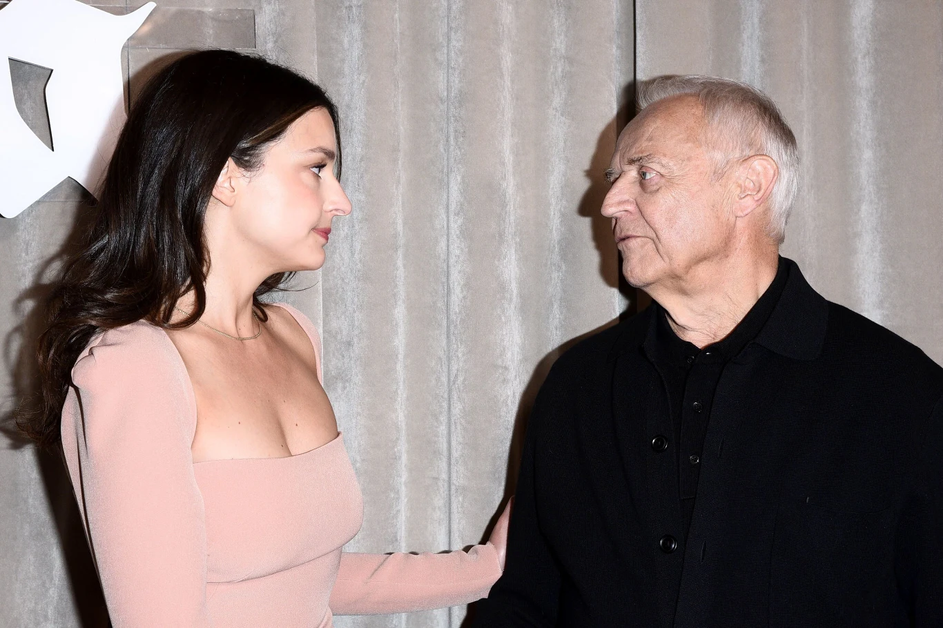 Maria Dębska i Marek Kondrat Maria Dębska i Marek Kondrat w eleganckich strojach na wspólnym zdjęciu zrobionym podczas premiery filmu "Lalka".