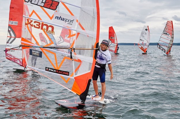 06.07.2019. Polak Maciej Rutkowski podczas wyścigu na mistrzostwach świata Formuły Windsurfing Foil w Pucku / 	Adam Warżawa    /PAP