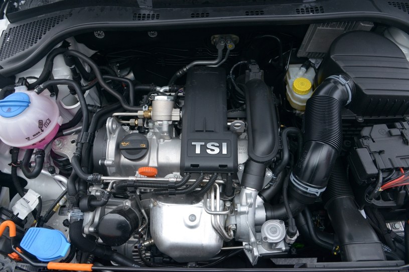 1.2 TSI 105 KM wymaga dopłaty w wysokości 2500 zł. Jeżdżący niezbyt szybko mogą wydać tę kwotę na wyposażenie dodatkowe. /Motor