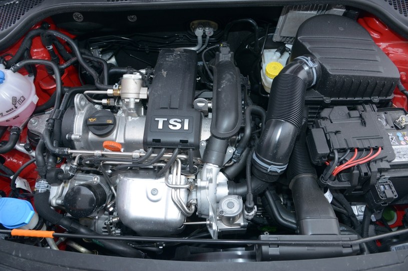 1.2 TSI 85 KM to optymalny silnik do Rapida. W najczęściej wykorzystywanym zakresie obrotów zawsze jest chętny do pracy. /Motor