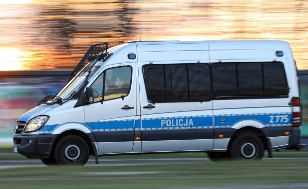 1,5-roczny chłopiec zatrzasnął się w aucie. Uwolnili go policjanci