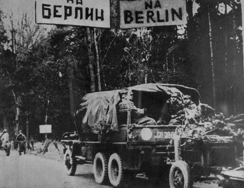 1 Dywizja Piechoty im. Tadeusza Kościuszki w drodze na Berlin /reprodukcja FoKa /Agencja FORUM