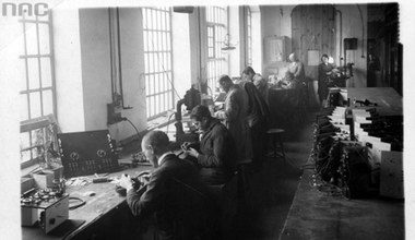 1 grudnia 1921 r. Pierwsza lampa elektronowa w Polsce