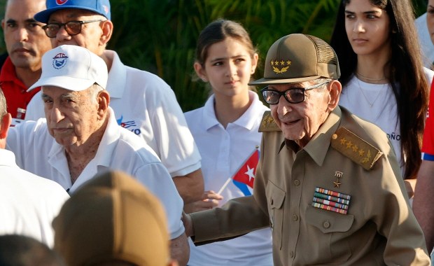 ​1 maja na Kubie: Castro idzie w pochodzie, Trump nakłada nowe sankcje