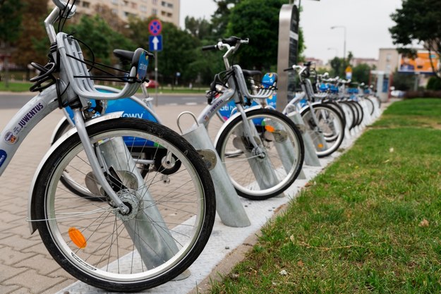 1 marca na stołeczne ulice powracają miejskie rowery /Shutterstock