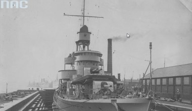 1 października 1936 r. Zwodowano ORP "Błyskawica"