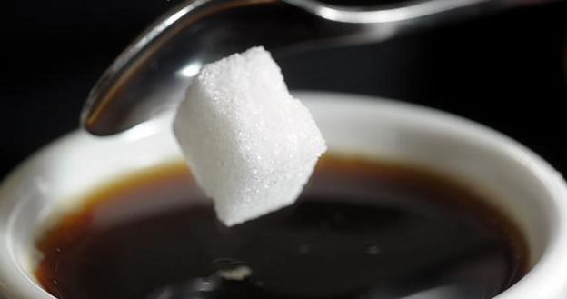 1 października przestanie obowiązywać w UE limit produkcji cukru /Deutsche Welle
